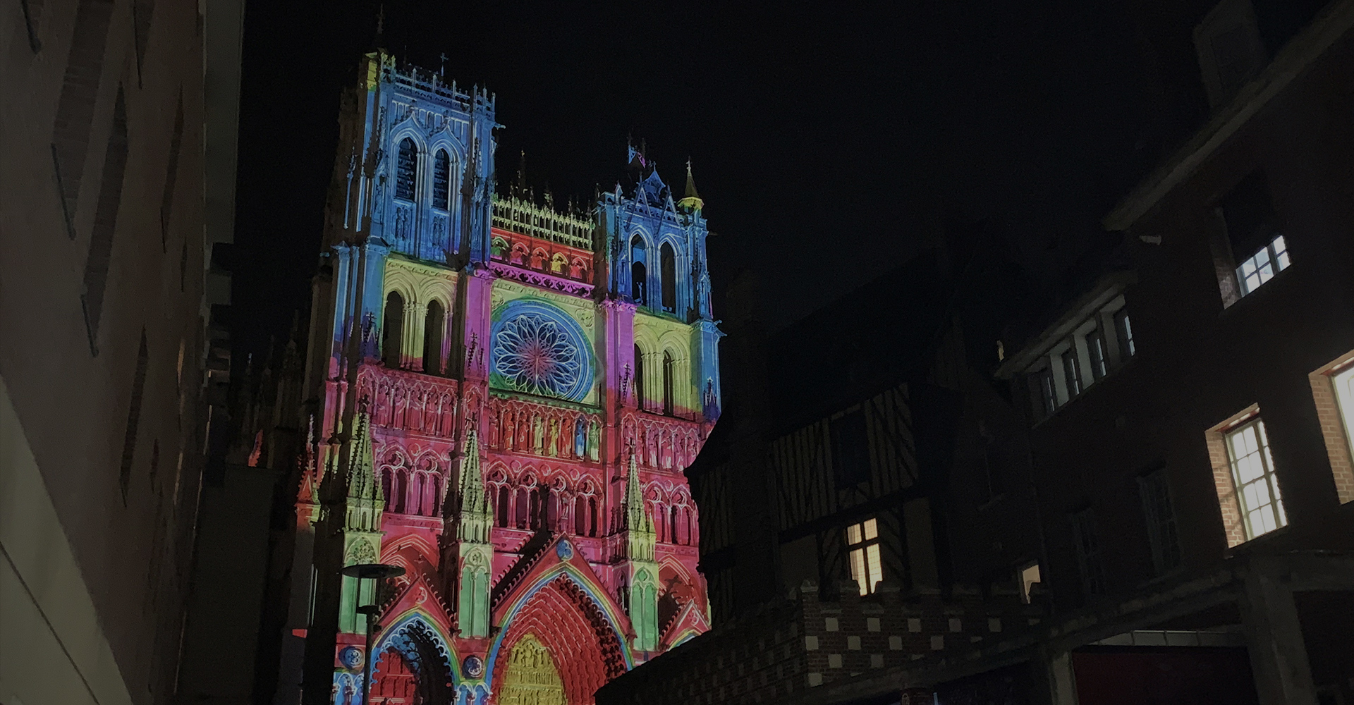 Photo slider de la cathédrale d'Amiens ou se situe l'étude Margolle Barbet & Monchaux commissaires de justice