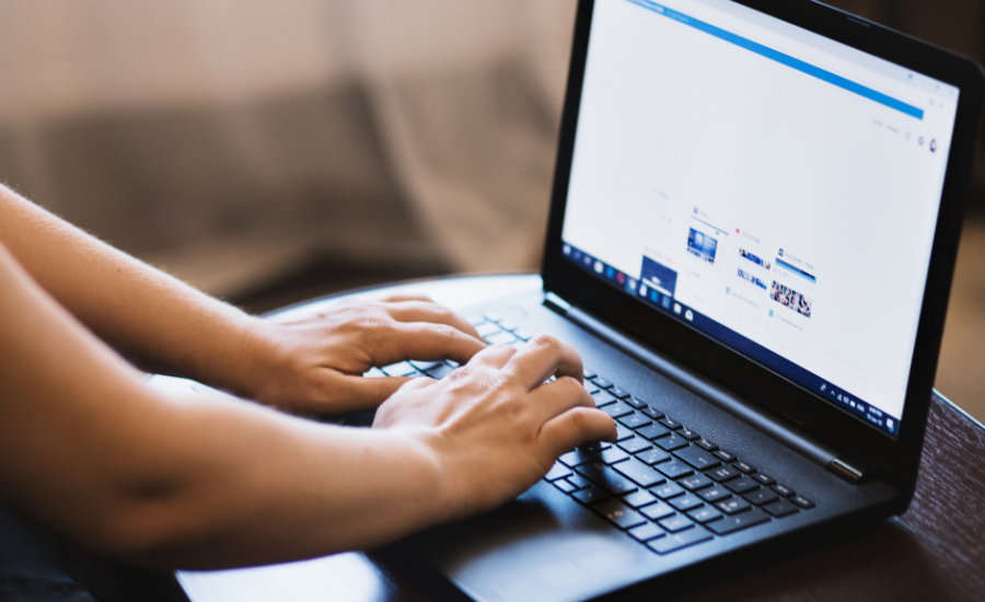 Un post diffamatoire ou une fausse page en ligne ? Le constat sur les réseaux sociaux par un commissaire de justice fixe une preuve numérique valable en justice.